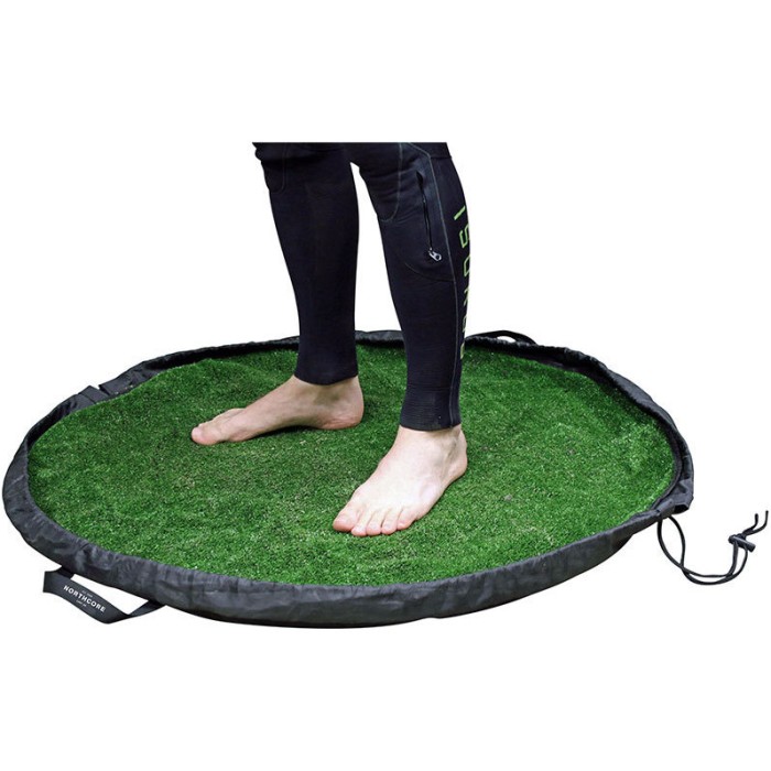 NORTHCORE Tapis de change surf Grass Mat avec sac intégré NORTHCORE Tapis de change surf Grass Mat avec sac intégré