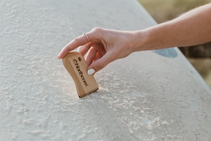 Northcore surf wax comb bambou